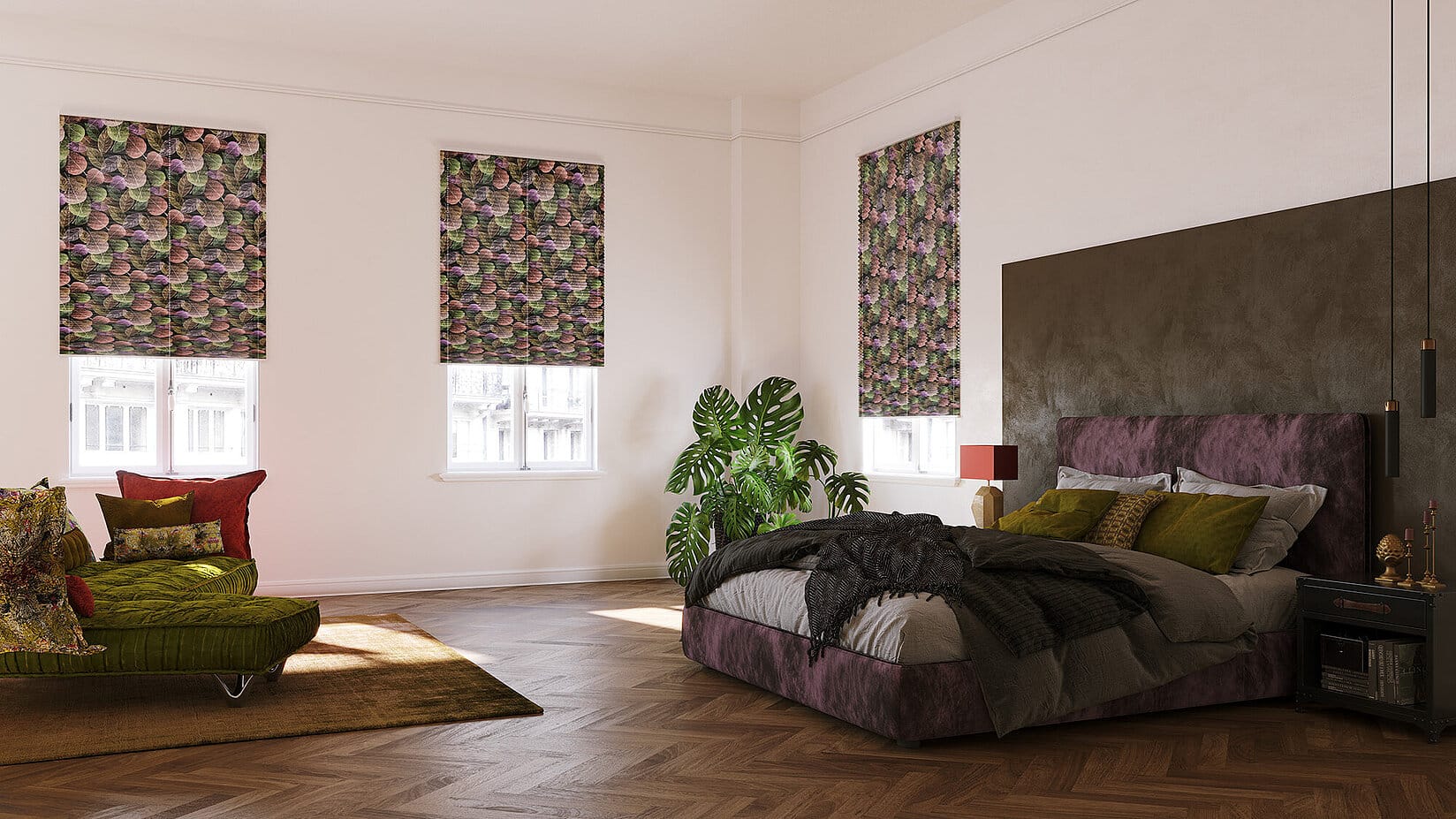 Schlafzimmer mit dunklen Plissees und buntem Blättermotiv die den Raum abdunkeln können.