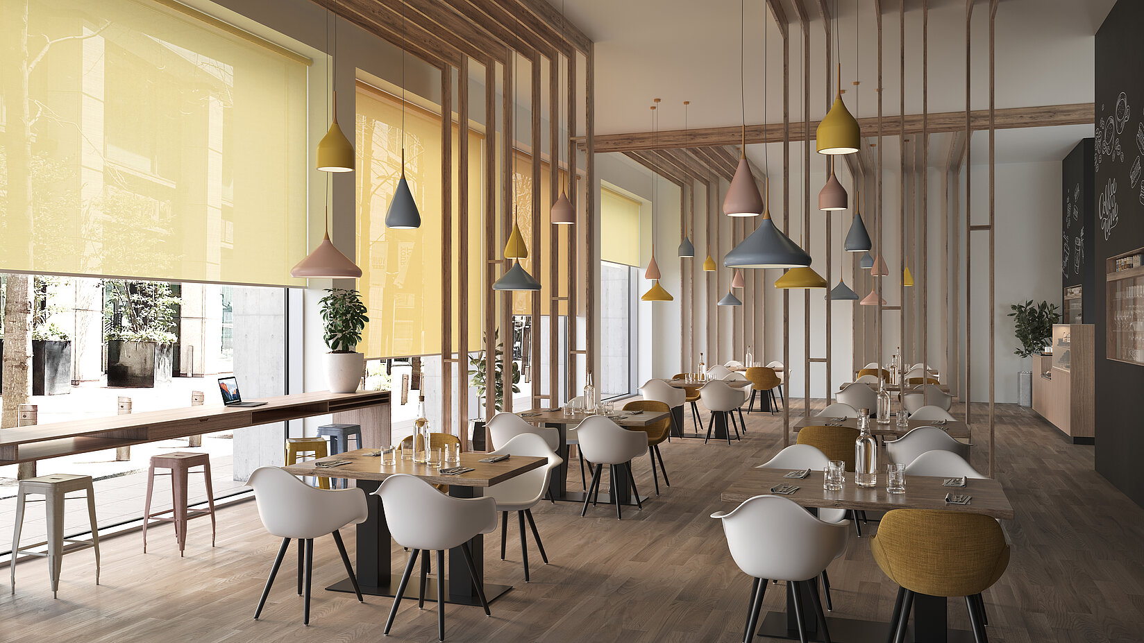 Gelbe, lichtdurchlässige Rollos in einem modern gestalteten Café mit Holz- und Design-Elementen