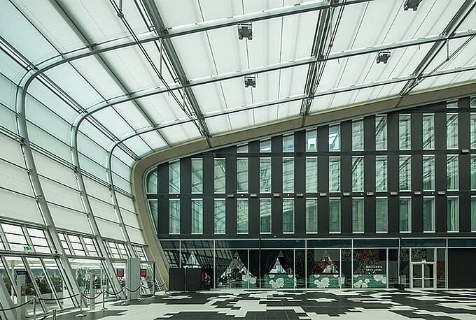 Lichtschutz an den Fenster im Hotel Grand