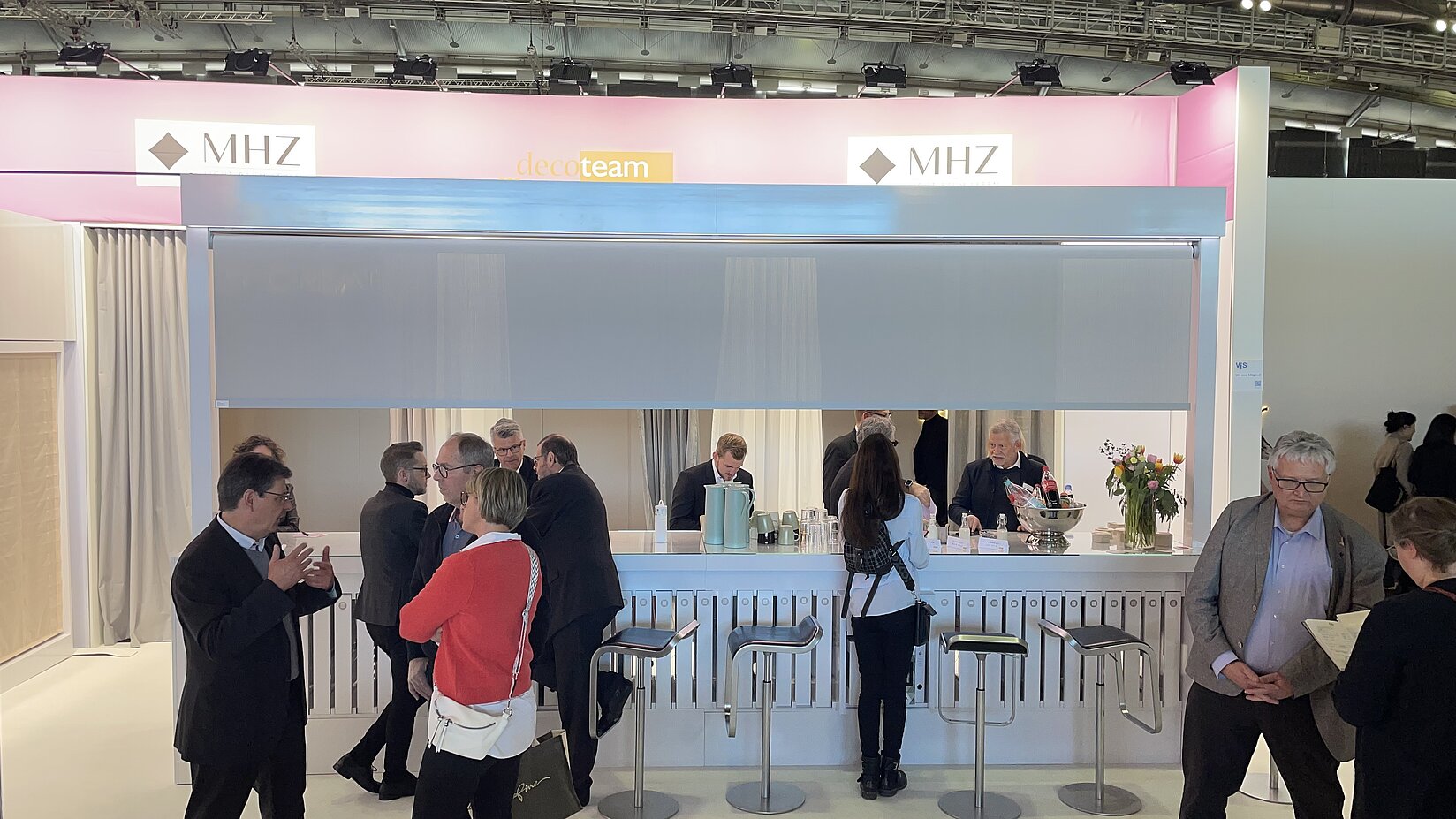 [Translate to Italienisch - CH:] Messestand mit Grossrollos